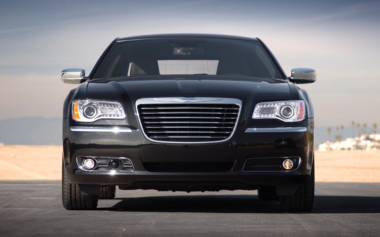 2011-chrysler-300-front-head-on