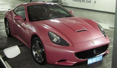 ferrari-california-with-pink-dress-medium_1