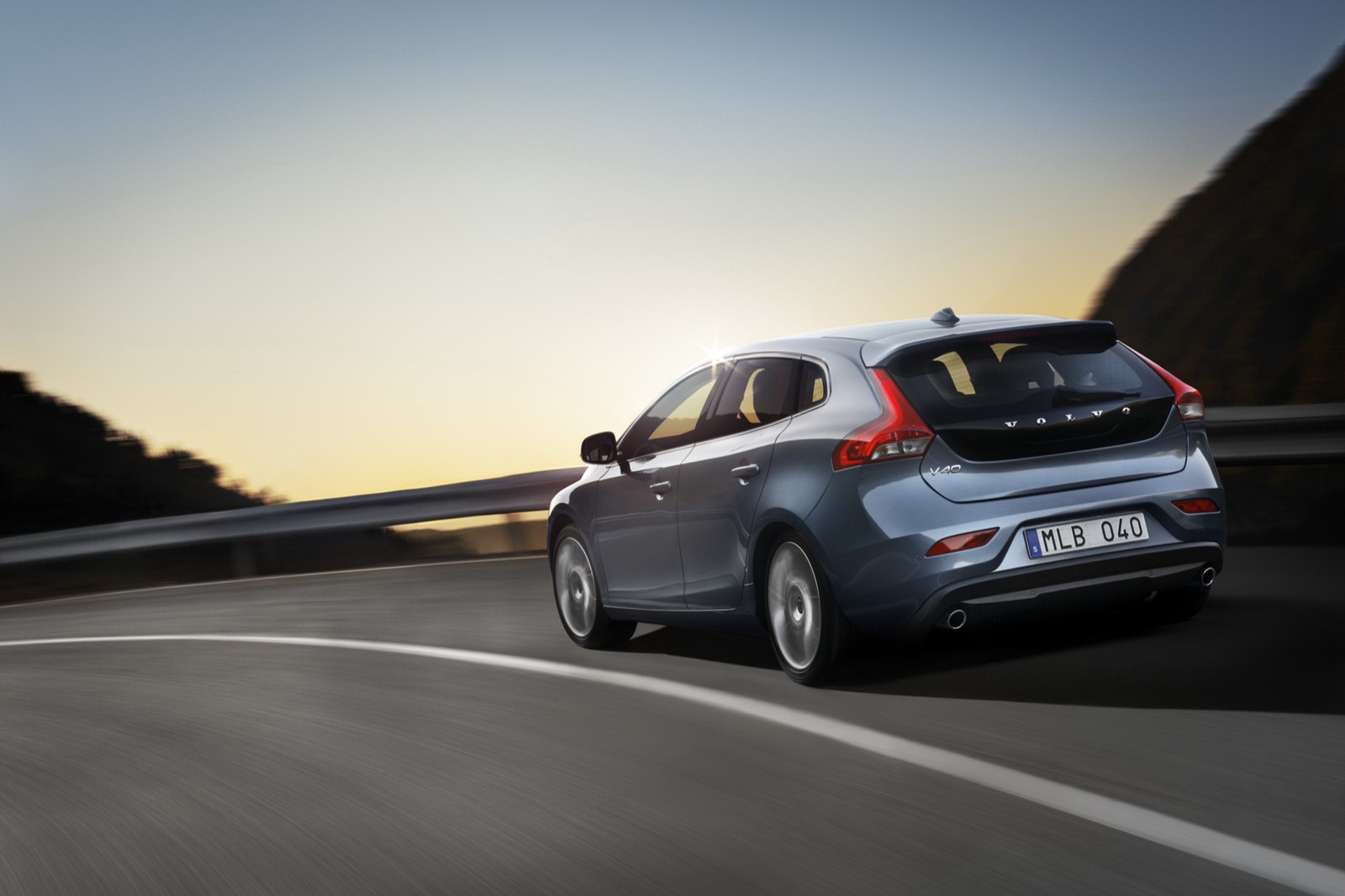 2012-volvo-v40-officially-revealed-photo-gallery_3