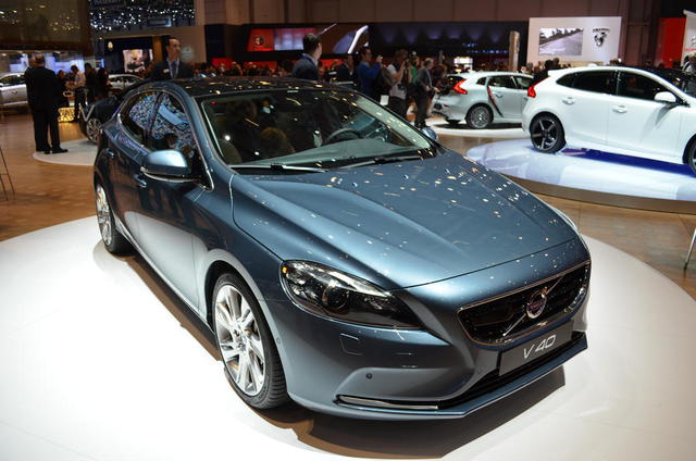 2013-Volvo-V40-05